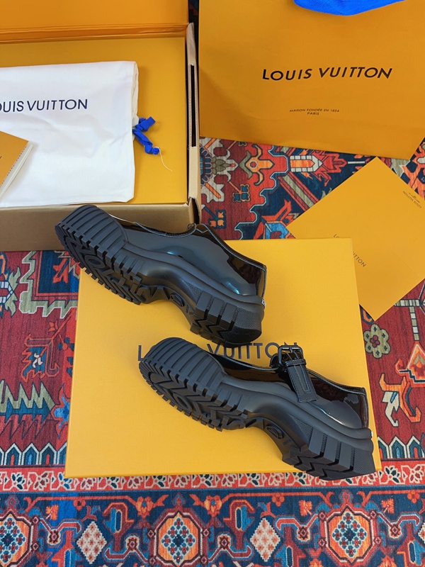 ルイヴィトン靴側面デザイン